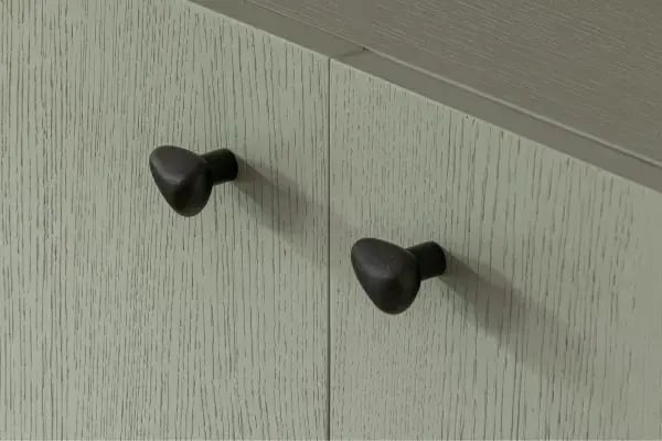 Cabinet-Pebble-knobs