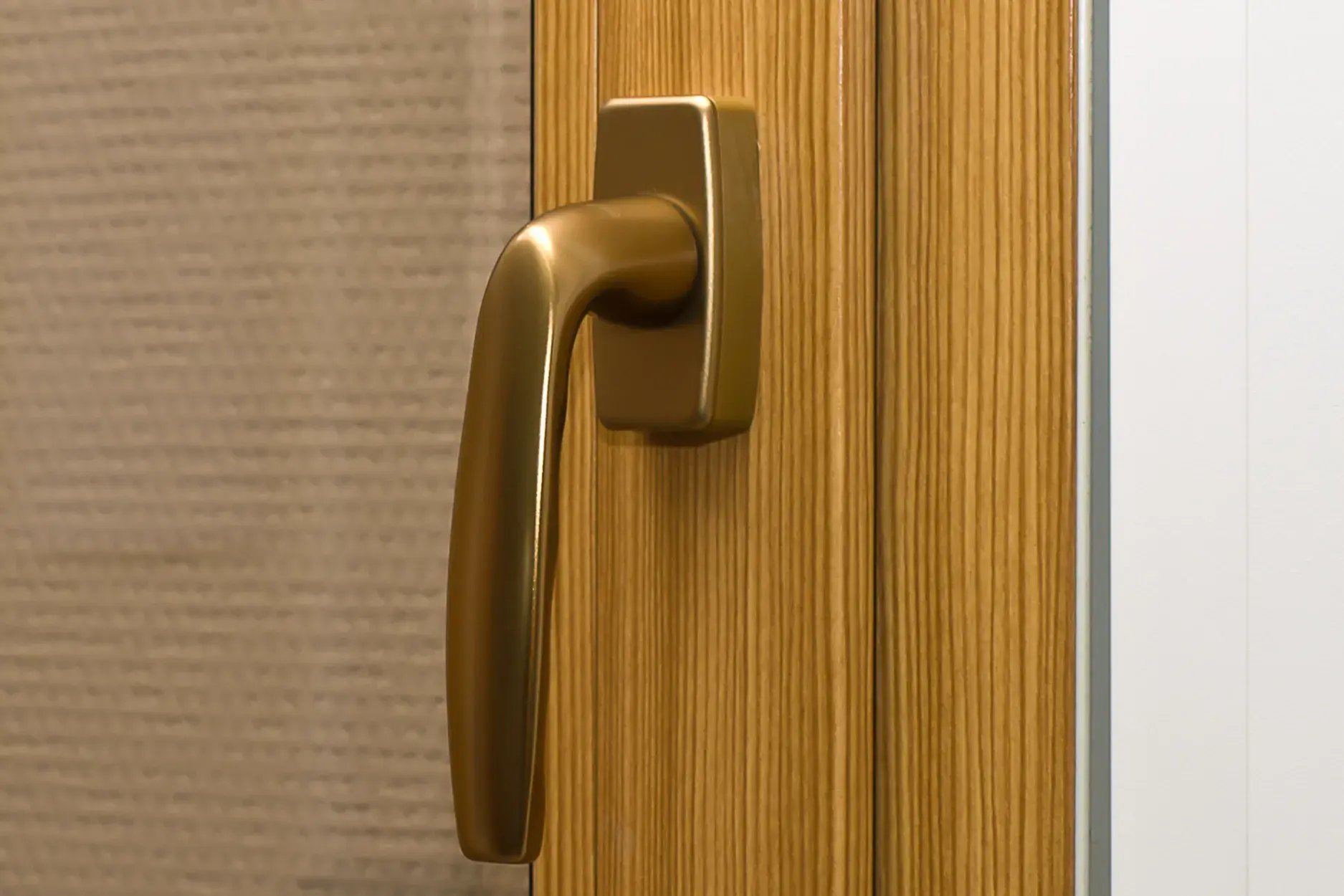 Handle-on-fiberglass