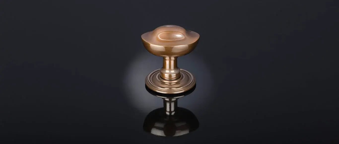 Raised dome oval handle by Frank Allart