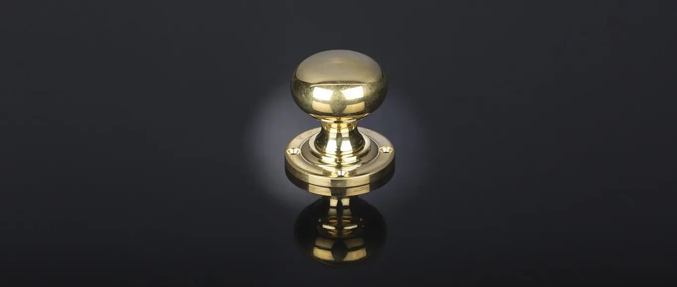 Visible fixing bun knob by Frank Allart